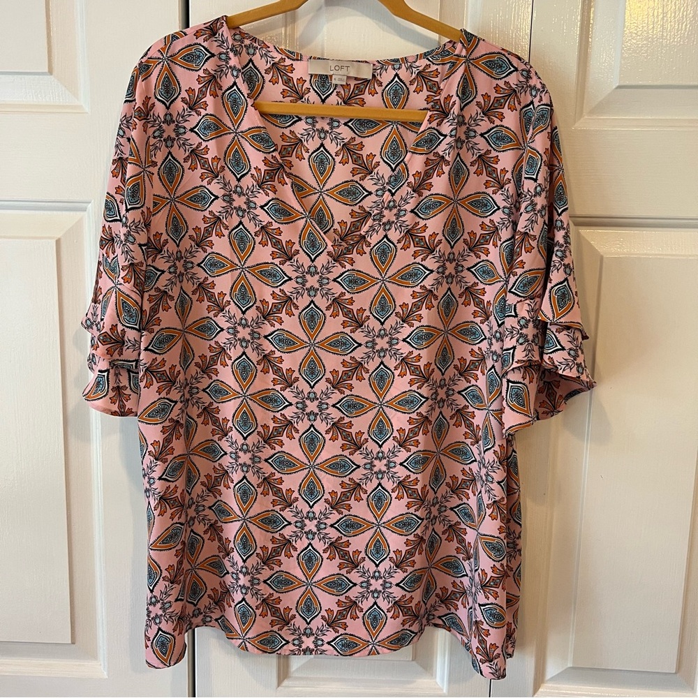 LOFT v-neck printed top - women’s XL - pink with orange and blue design